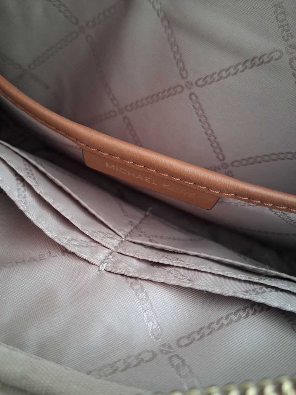Michael Kors Jet Set Girls Crossbody Bag. - Picture 2 of 11